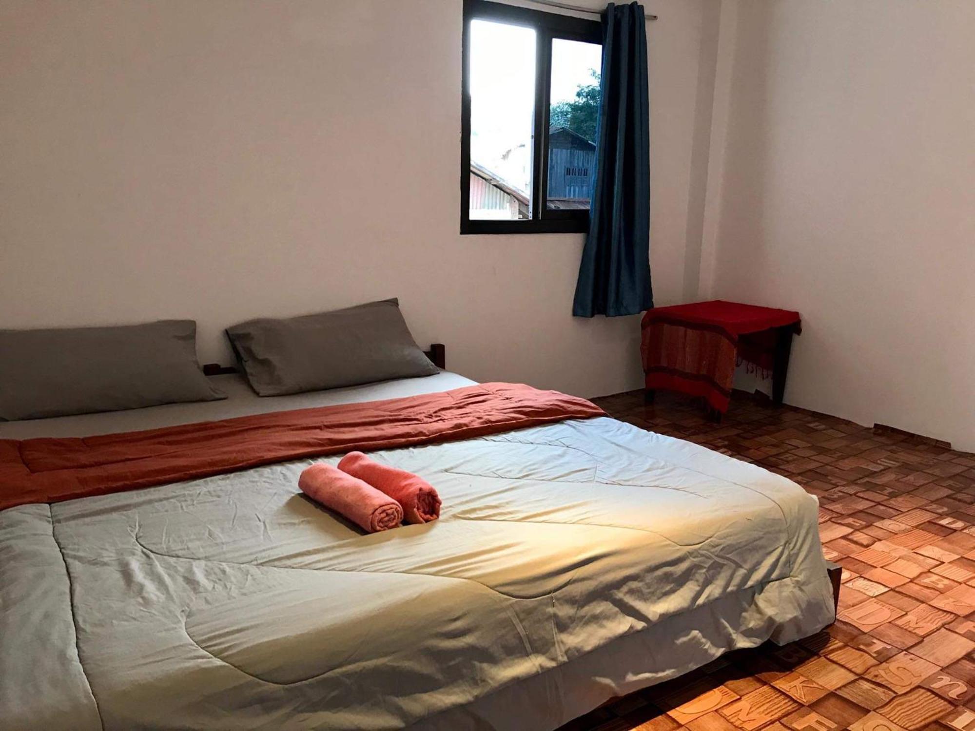 Outland Hostel Vang Vieng Rom bilde